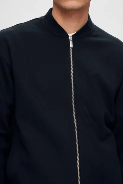 Sweatshirt estilo bomber feito com algodão orgânico