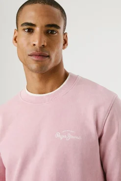 Sweatshirt lavado com logo pequeno na frente e logo grande atrás.