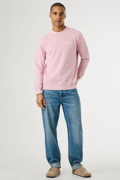 Sweatshirt lavado com logo pequeno na frente e logo grande atrás.