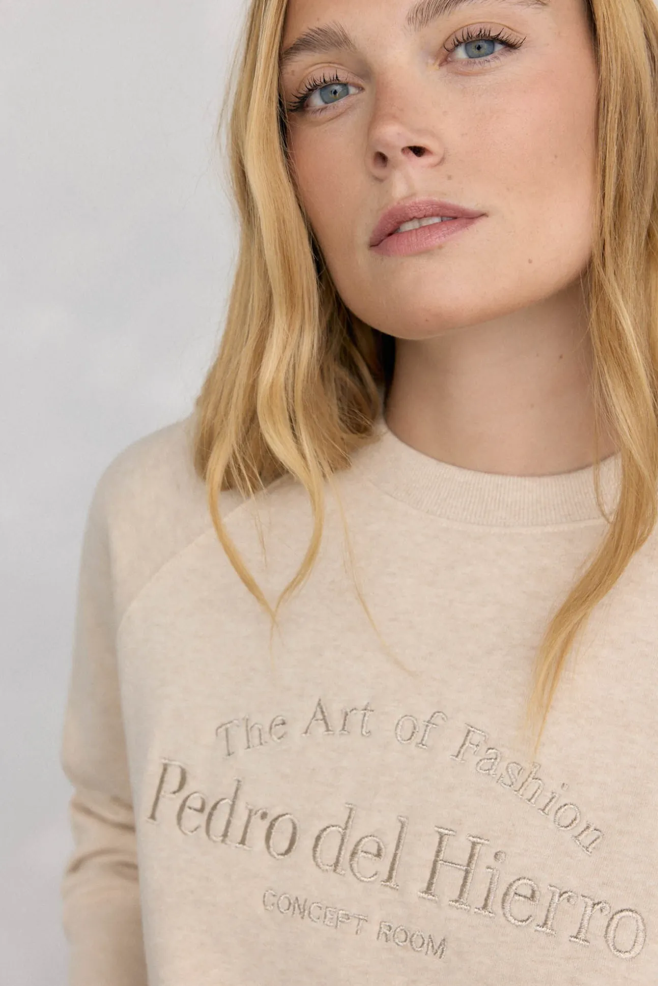 Sweatshirt logo bordado