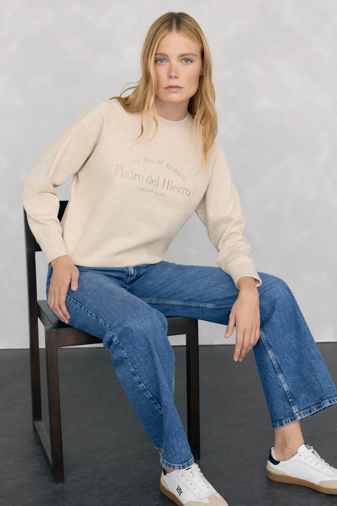 Sweatshirt logo bordado