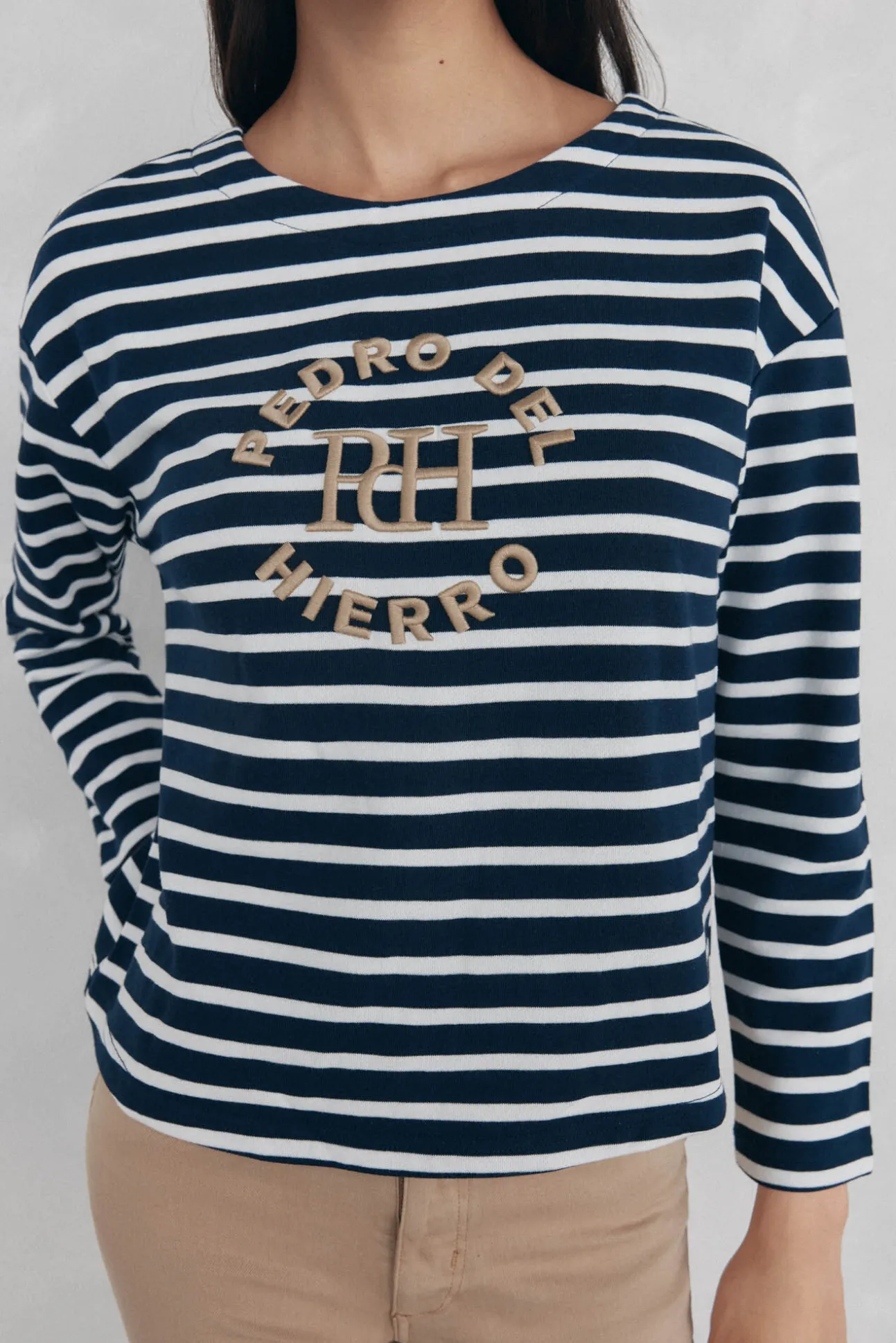 Sweatshirt riscas bordado