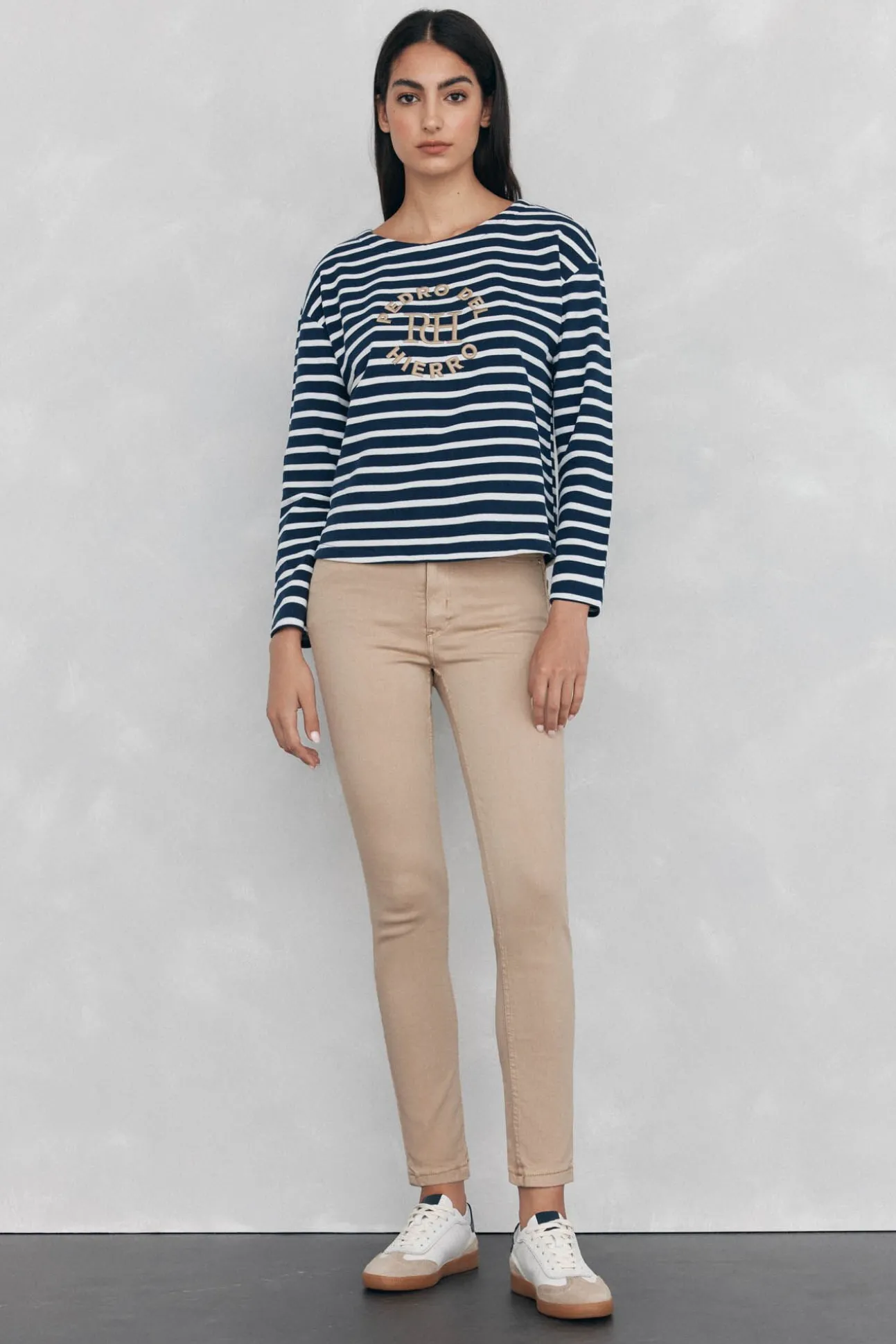 Sweatshirt riscas bordado