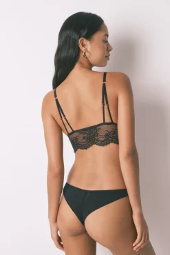 Tanga de renda de tule preto