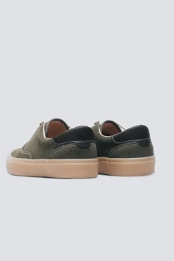 Tênis casual básico