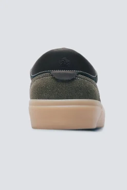 Tênis casual básico