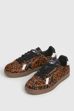 Tênis com estampa animal
