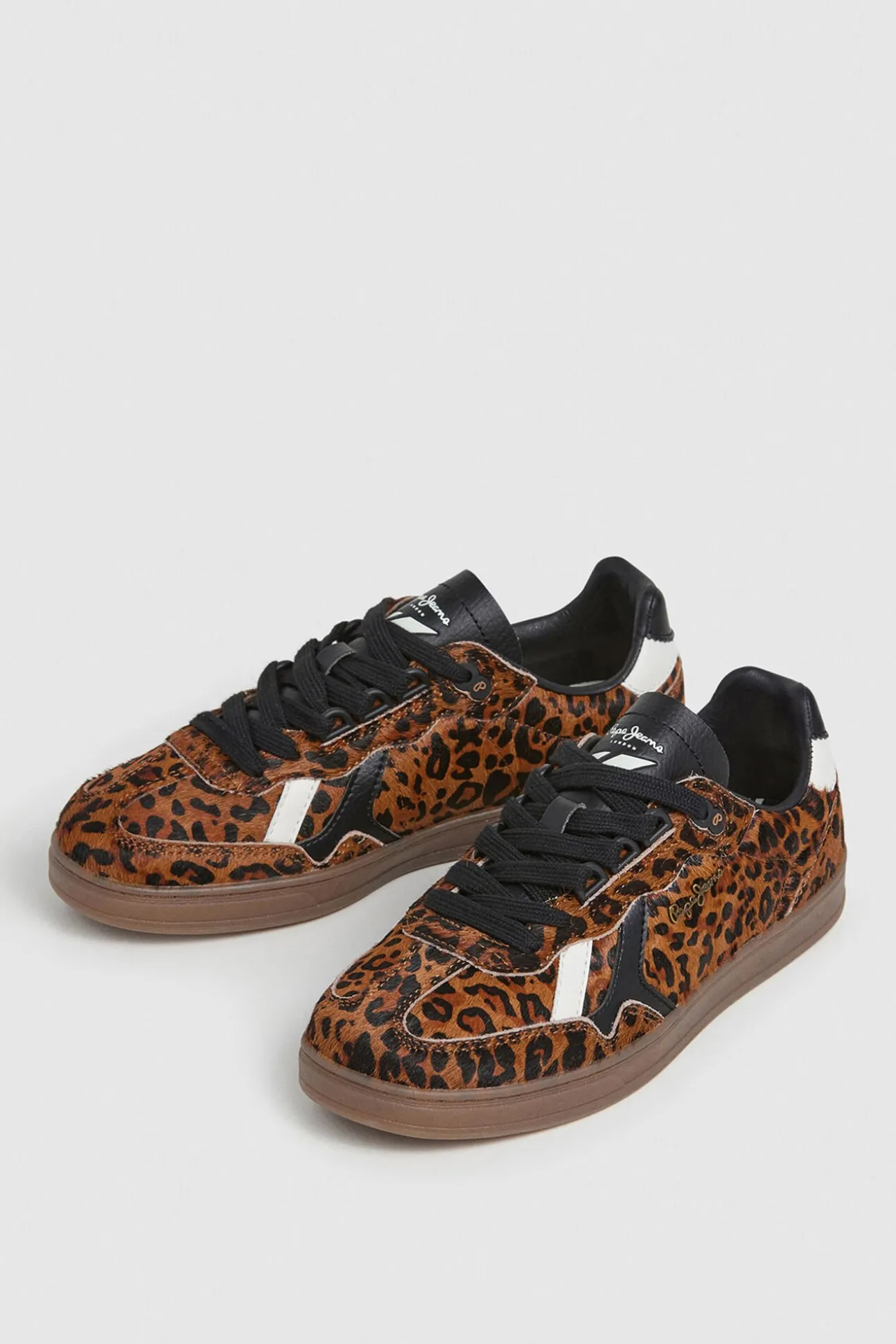 Tênis com estampa animal