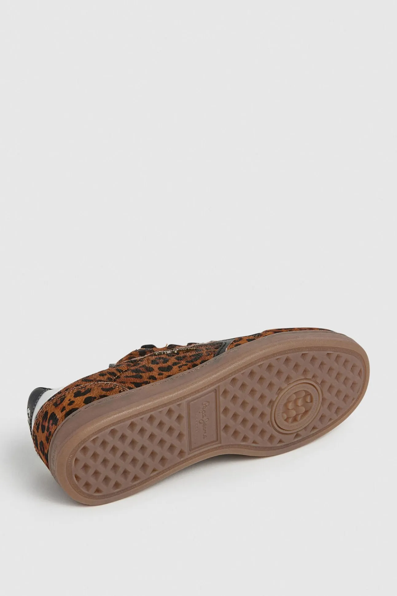 Tênis com estampa animal