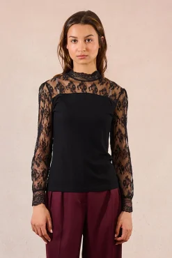 Top de manga comprida com detalhes de renda