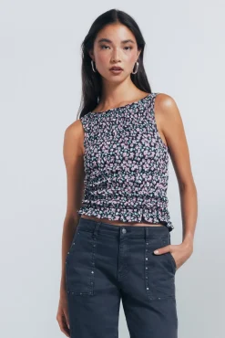 Top floral ajustado