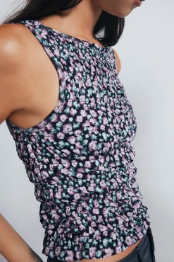 Top floral ajustado