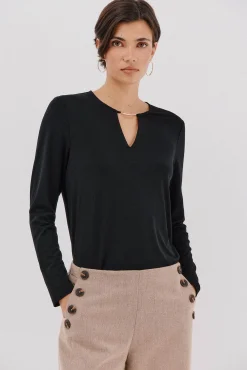 Top peça dourada com decote