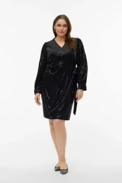 Top plus size com detalhes brilhantes