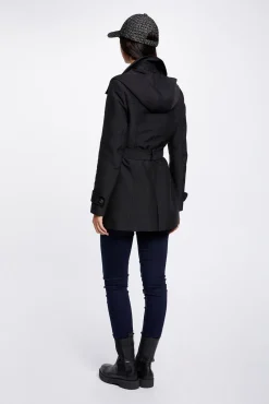 Trench coat justo com cinto e capuz