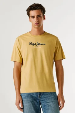T-shirt amarela do elenco