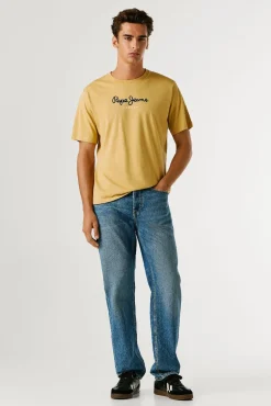 T-shirt amarela do elenco