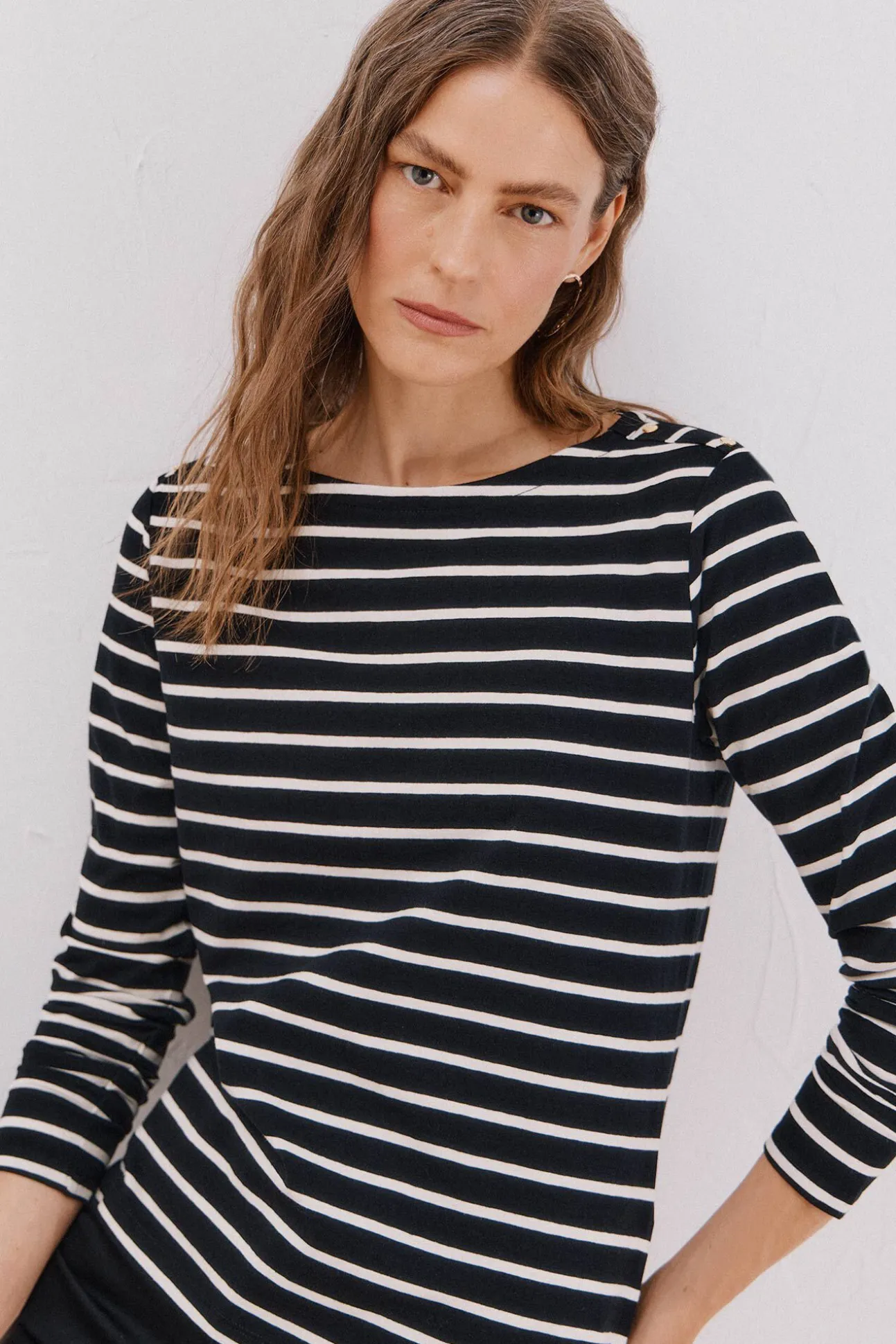 T-shirt barco botões