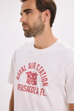 T-shirt básica com estampado frontal