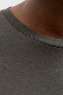 T-shirt básica com logo