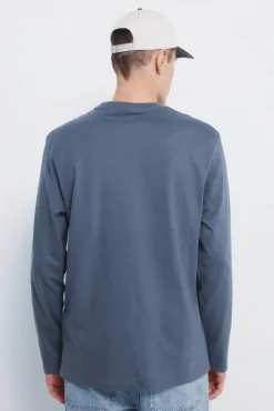 T-shirt básica de manga comprida com acabamento macio
