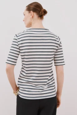 T-shirt básica decote barco