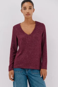 T-shirt básica gola em bico