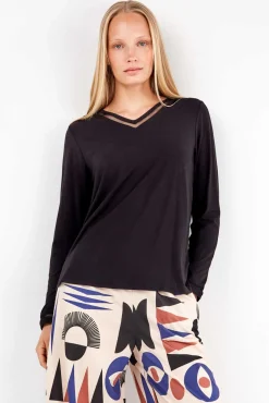 T-shirt com detalhe de renda no renda