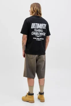 T-shirt com estampa nas costas