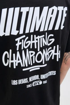 T-shirt com estampa nas costas