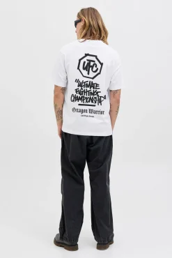T-shirt com estampa nas costas