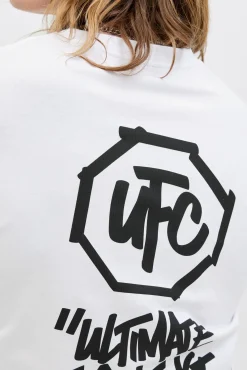 T-shirt com estampa nas costas