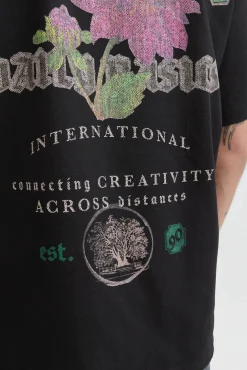 T-shirt com estampa traseira