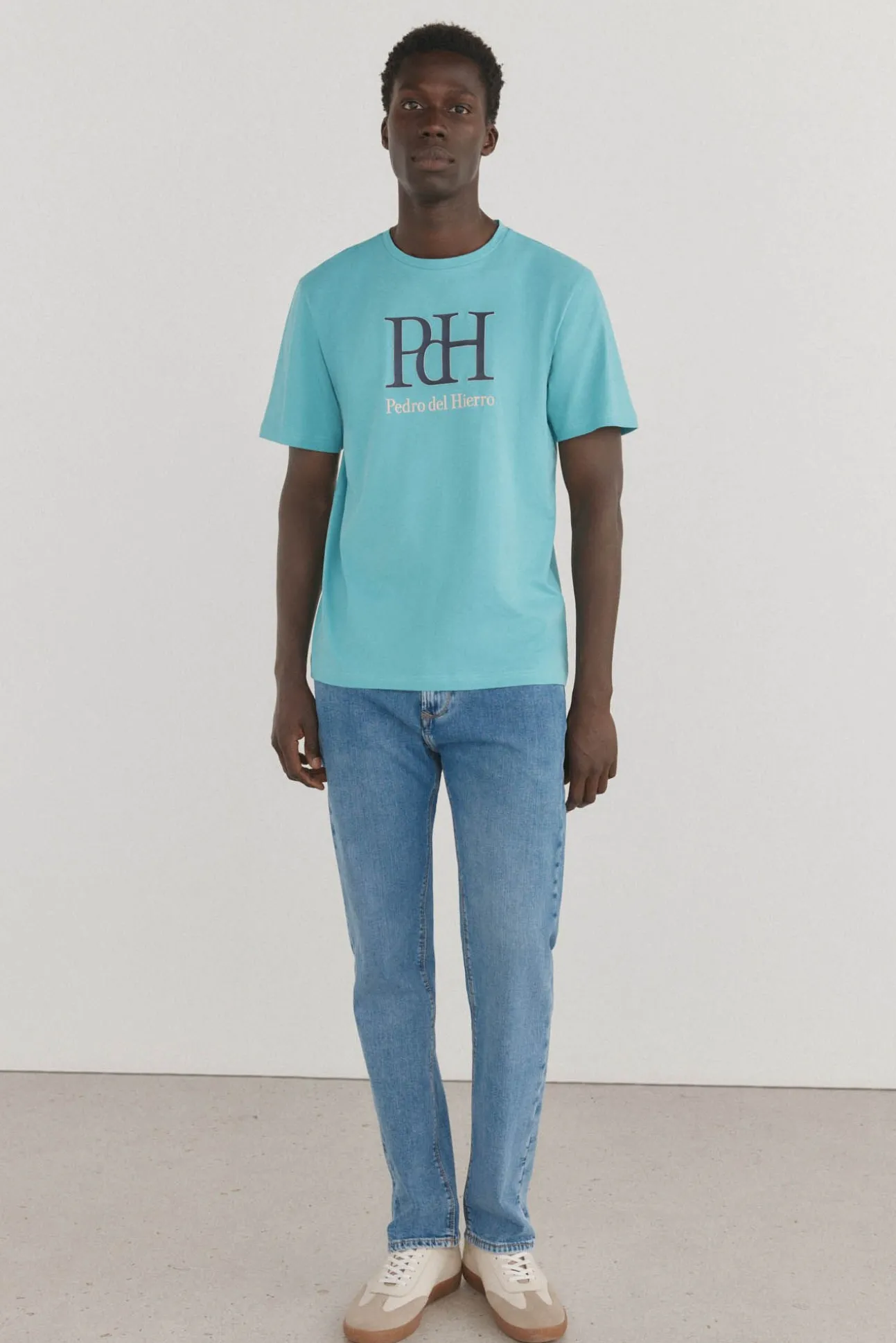 T-shirt com logotipo