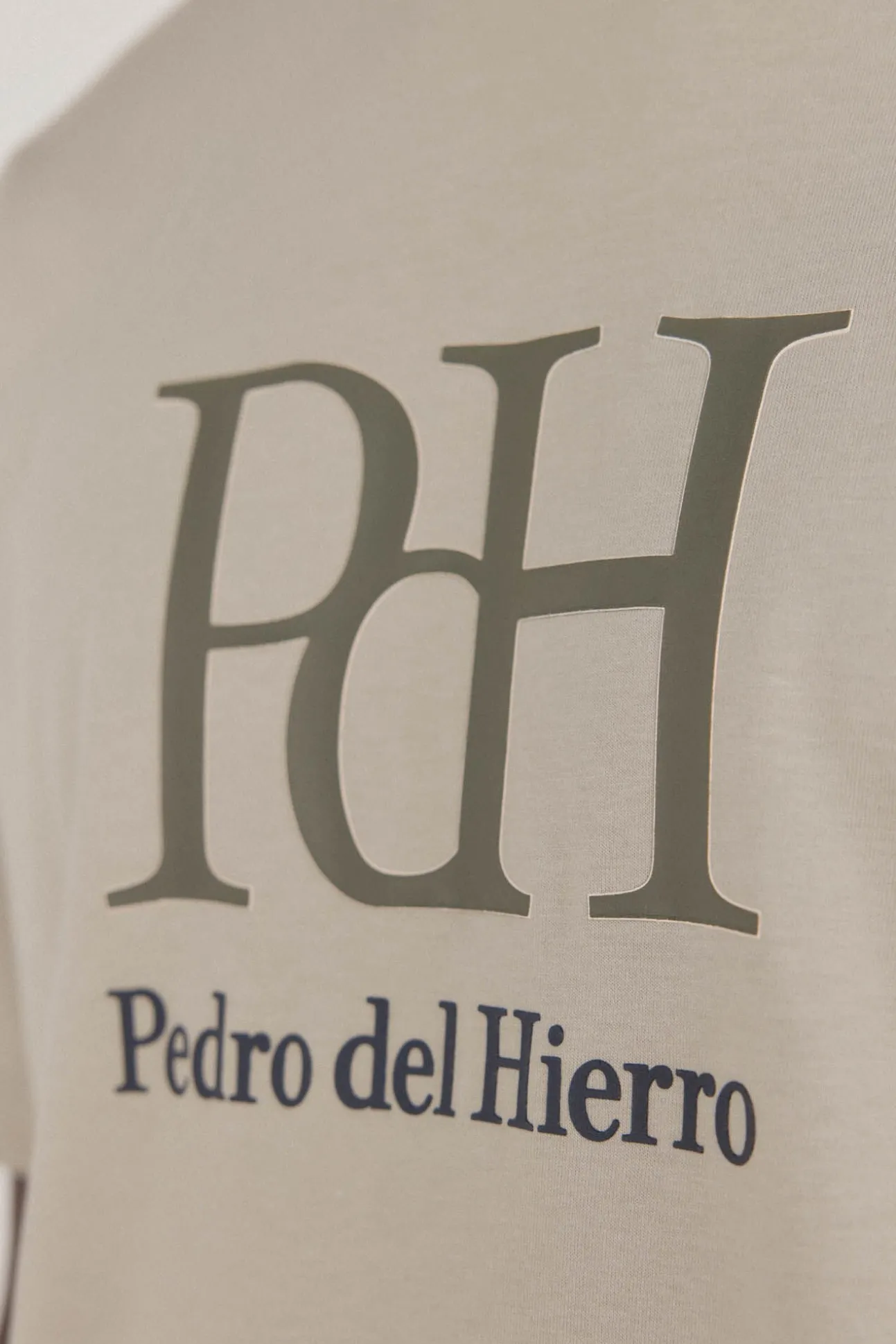 T-shirt com logotipo