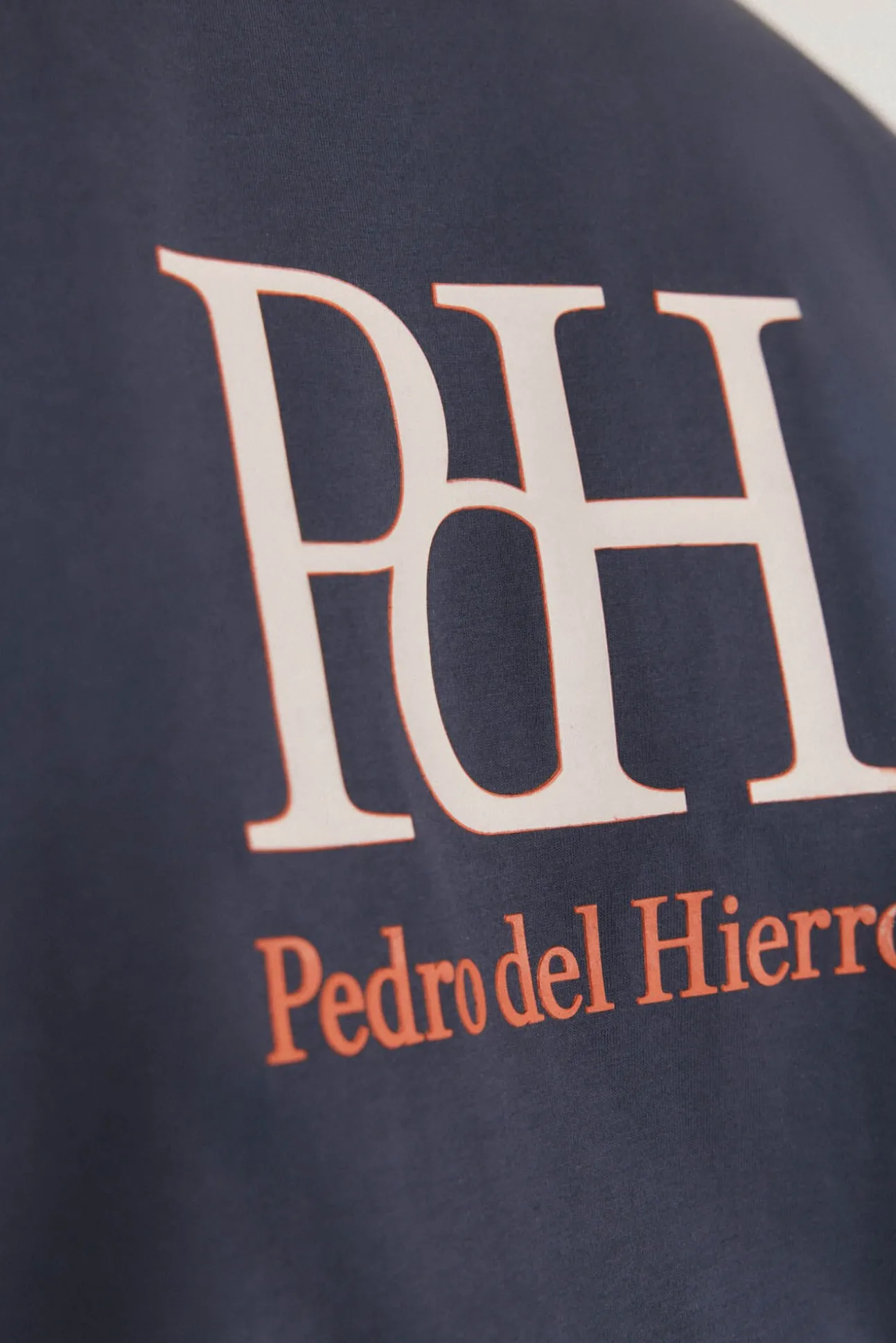 T-shirt com logotipo