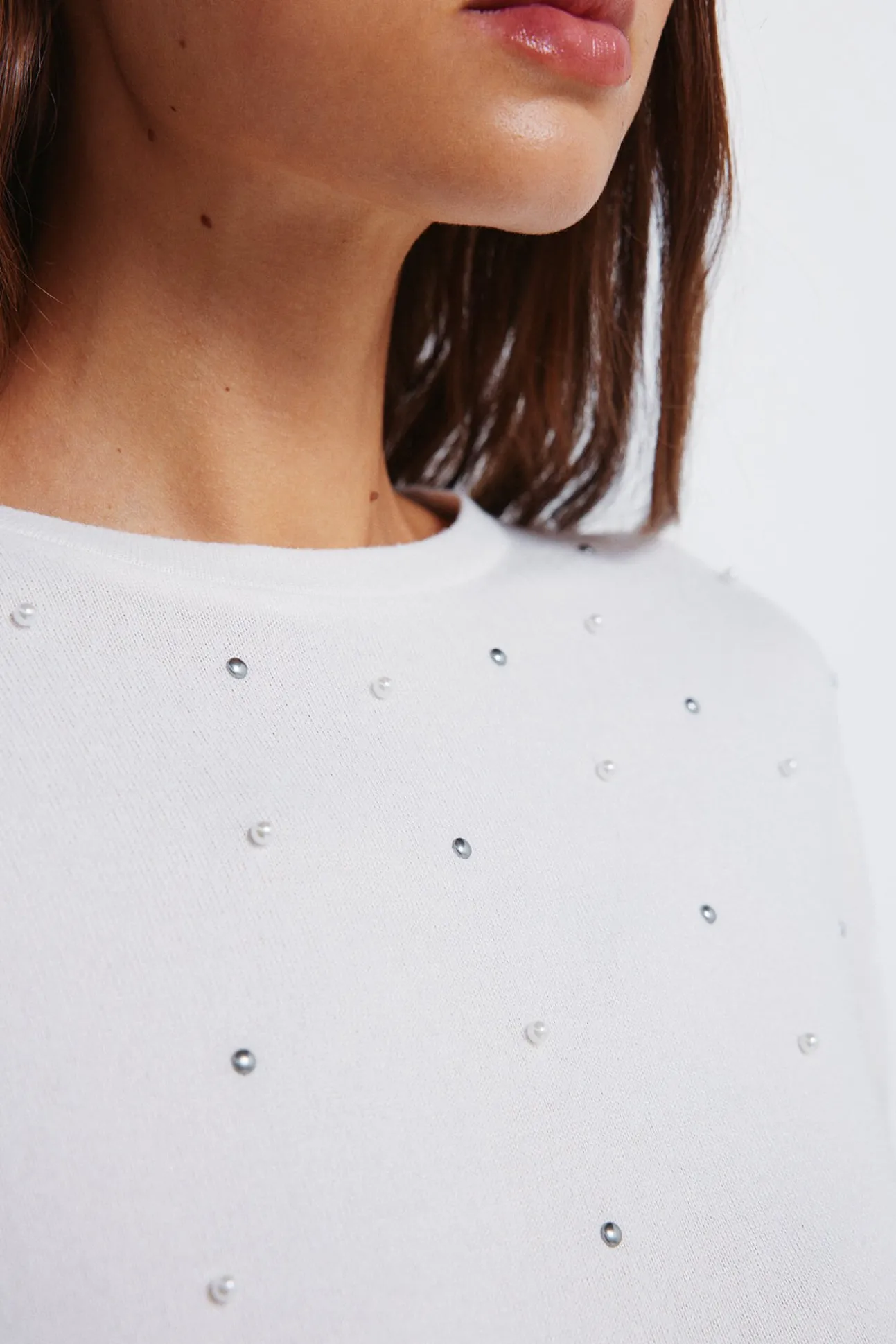 T-shirt com tachas posicionadas