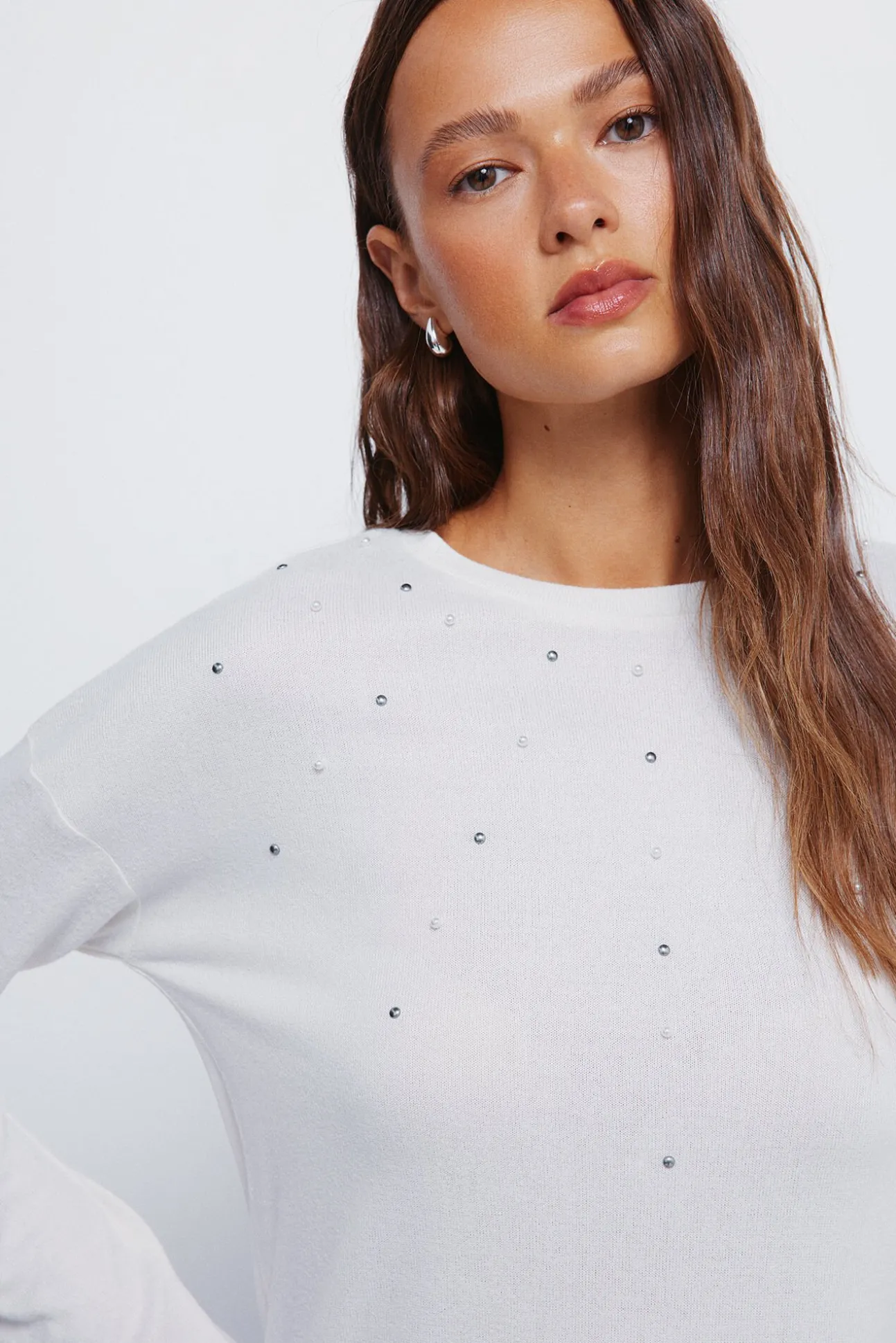 T-shirt com tachas posicionadas