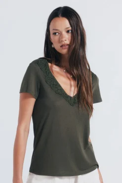 T-shirt decote crochet