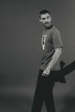 T-shirt gráfica lavada