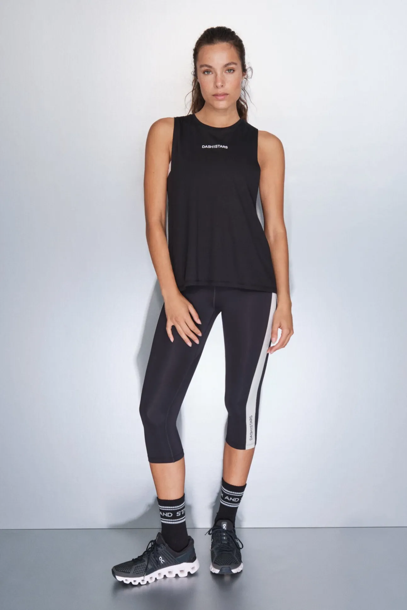 T-shirt halter sem mangas de algodão preto