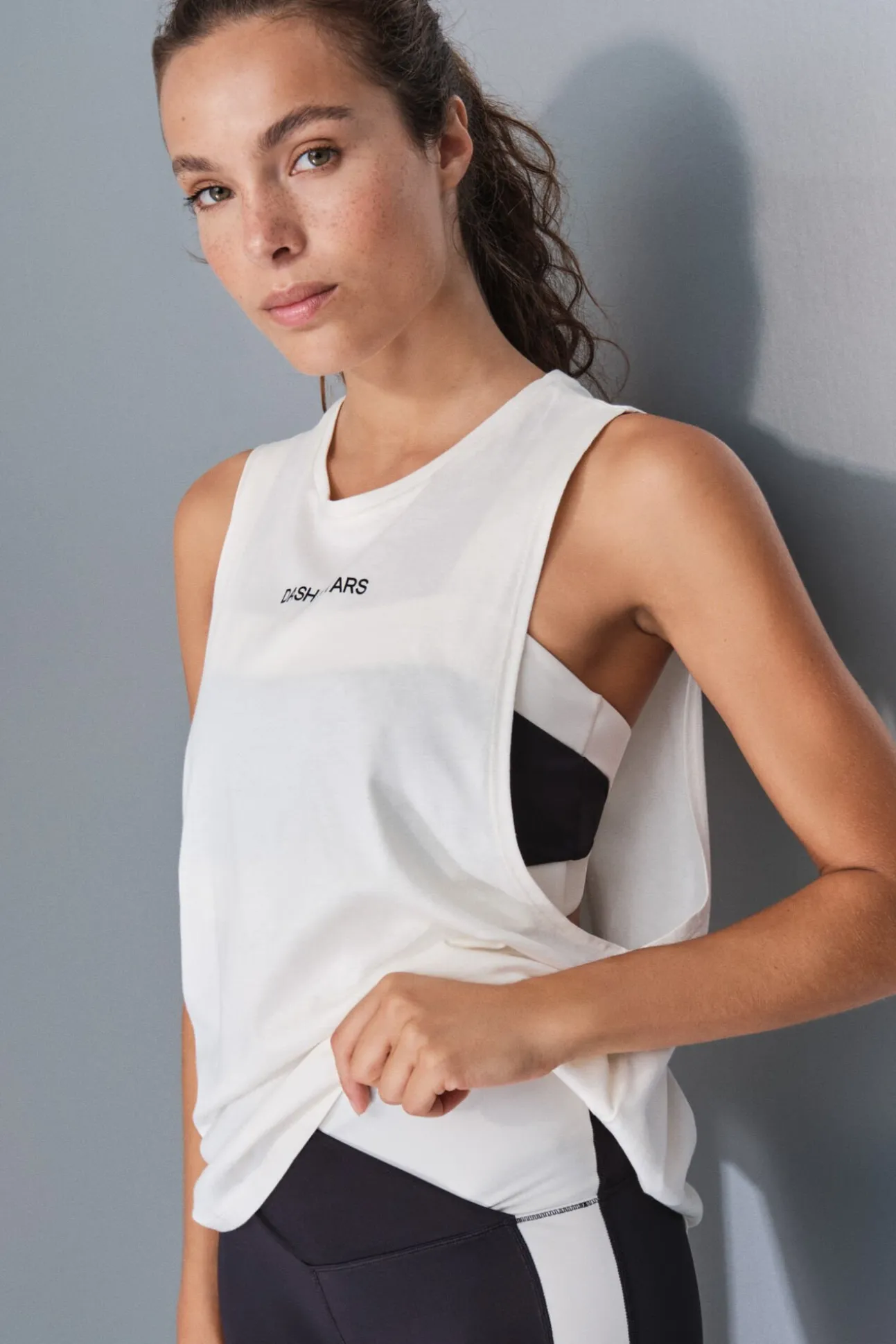 T-shirt halter sem mangas de algodão branco