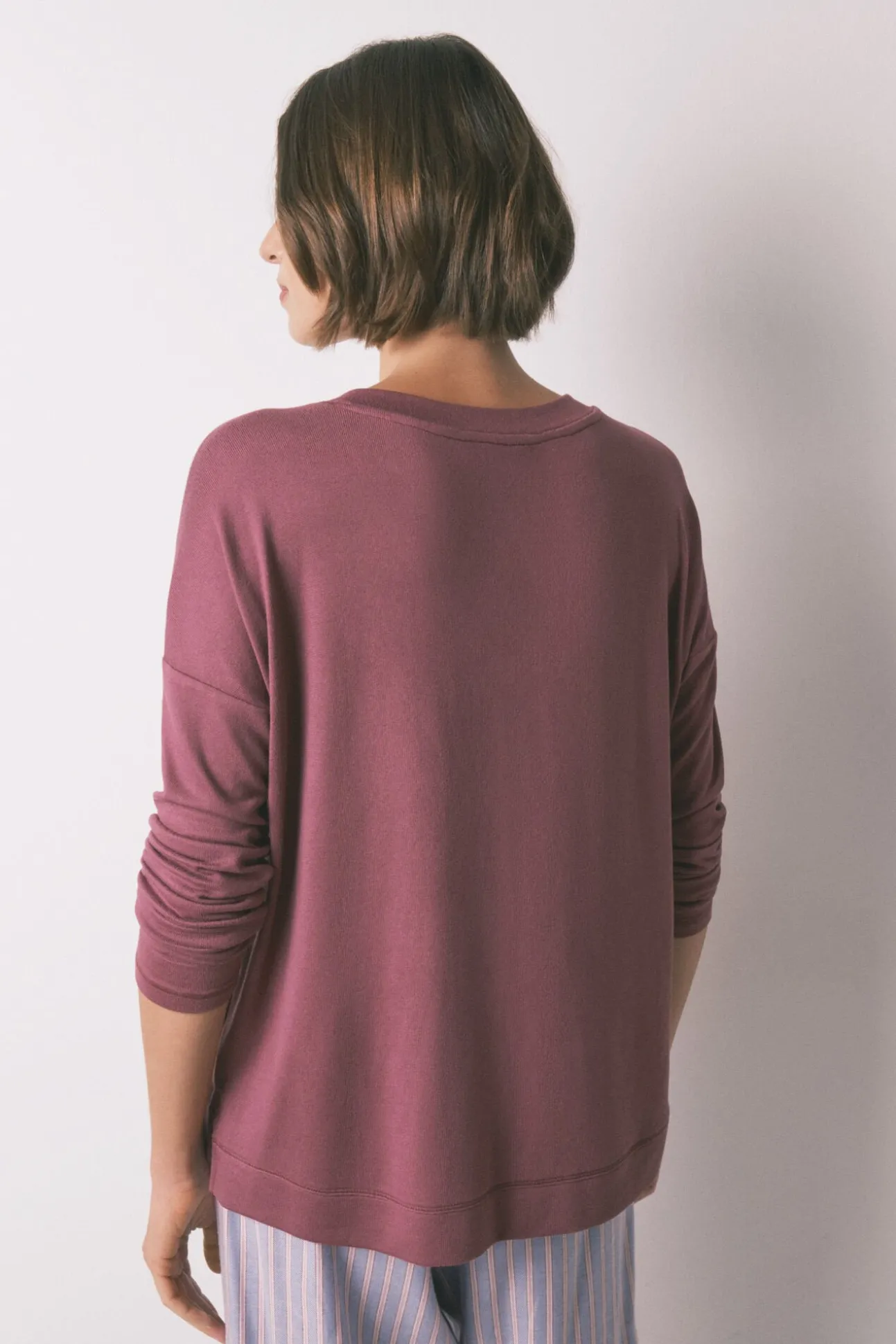 T-shirt larga de manga manga cor vinho