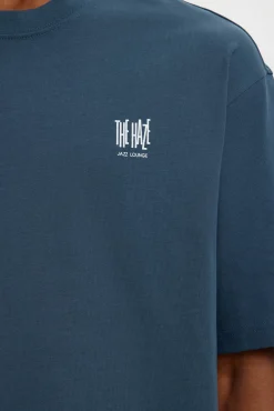 T-shirt manga com estampado contrastante