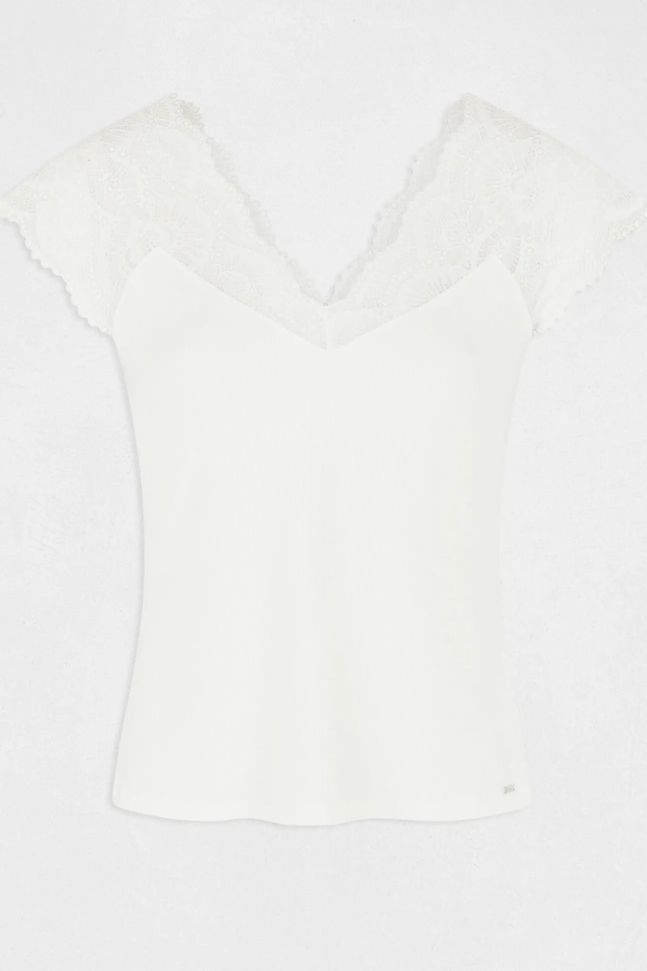 T-shirt manga curta com renda