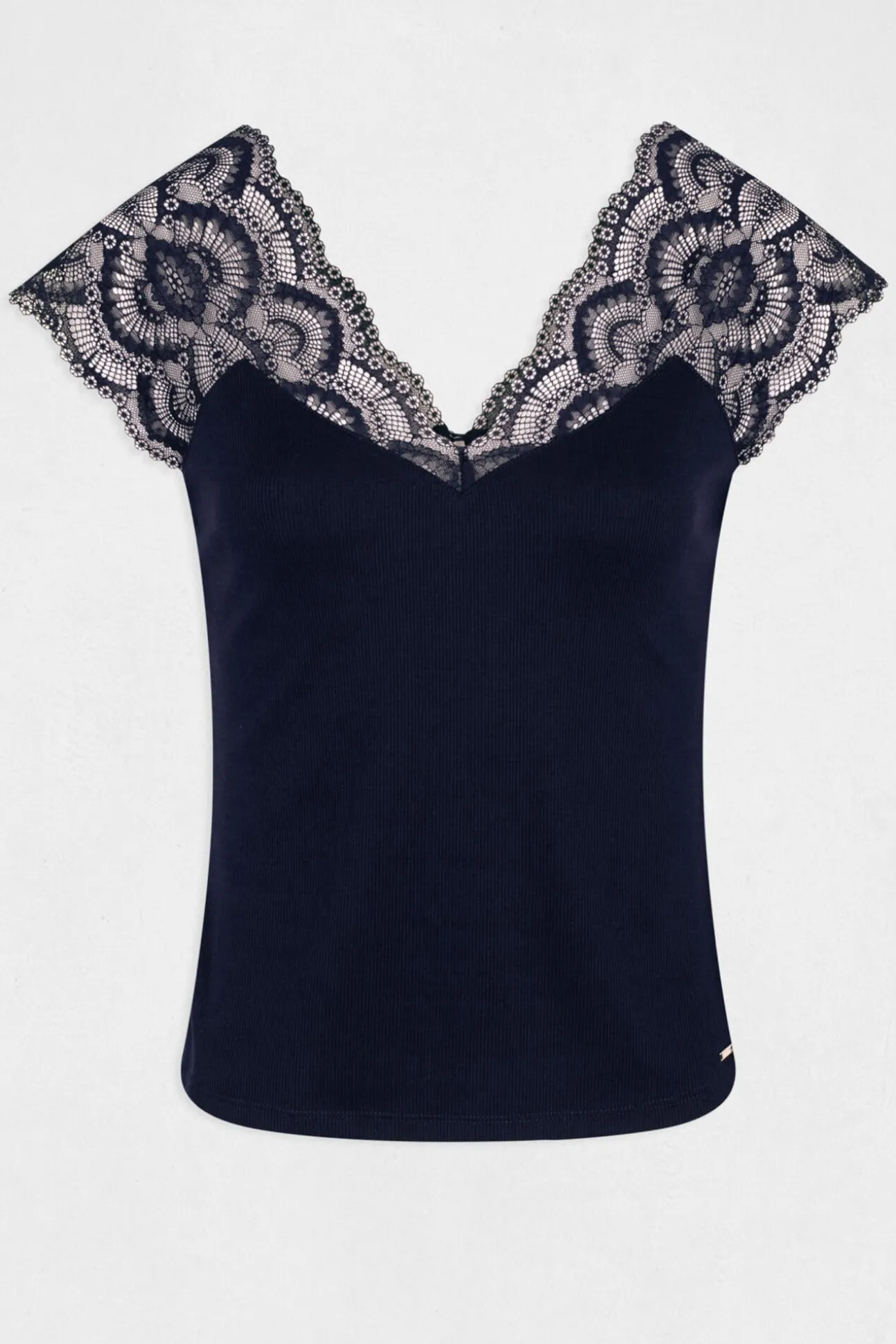 T-shirt manga curta com renda