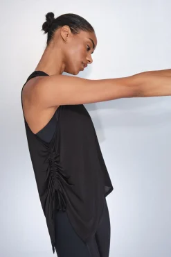 T-shirt preto assimétrico halter