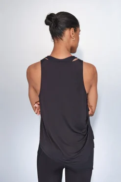 T-shirt preto assimétrico halter