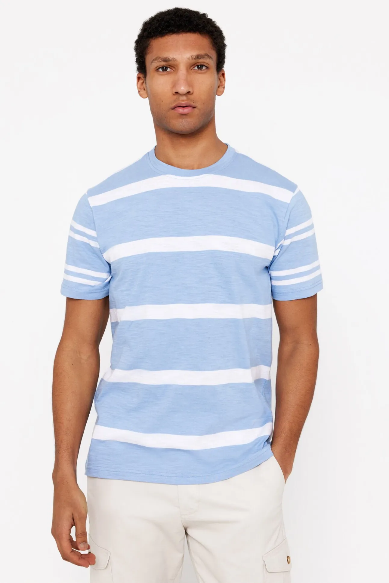 T-shirt às riscas