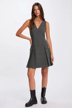Vestido avental ajustado